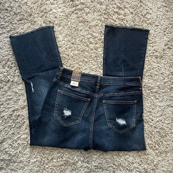 No Boundaries Junior's High Rise Cropped Flare Wash Blue Distressed Size 13 - Picture 5 of 9